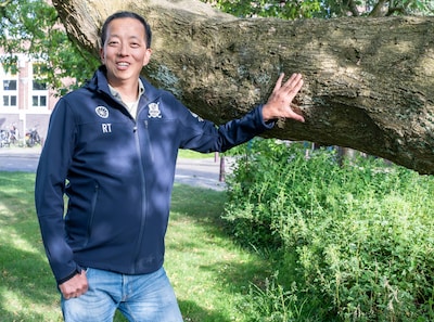 Robin (41) kreeg uit het niets een pijnscheut en vocht daarna voor zijn leven: ‘Zelf 112 gebeld’