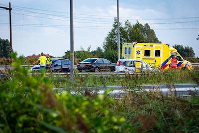 Jonge vrouw met pech op de vluchtstrook wordt aangereden op A16 bij Dordrecht