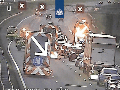 Drie rijstroken dicht na botsing met pijlwagen op A12 bij De Meern