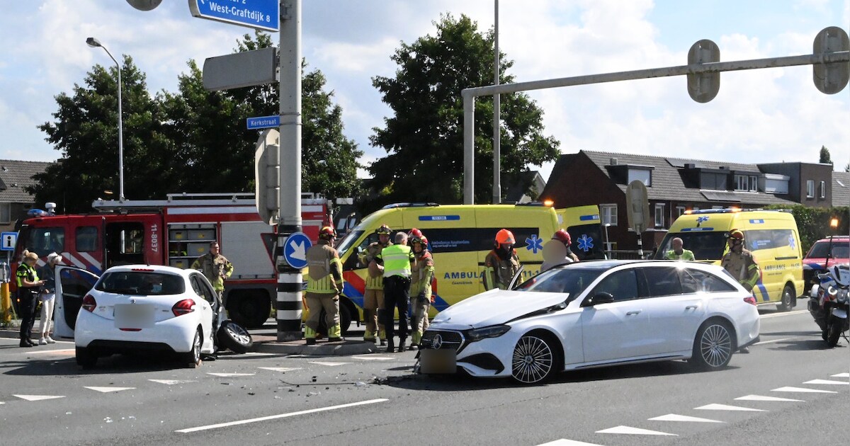 Twee gewonden bij flinke botsing in Wormerveer
