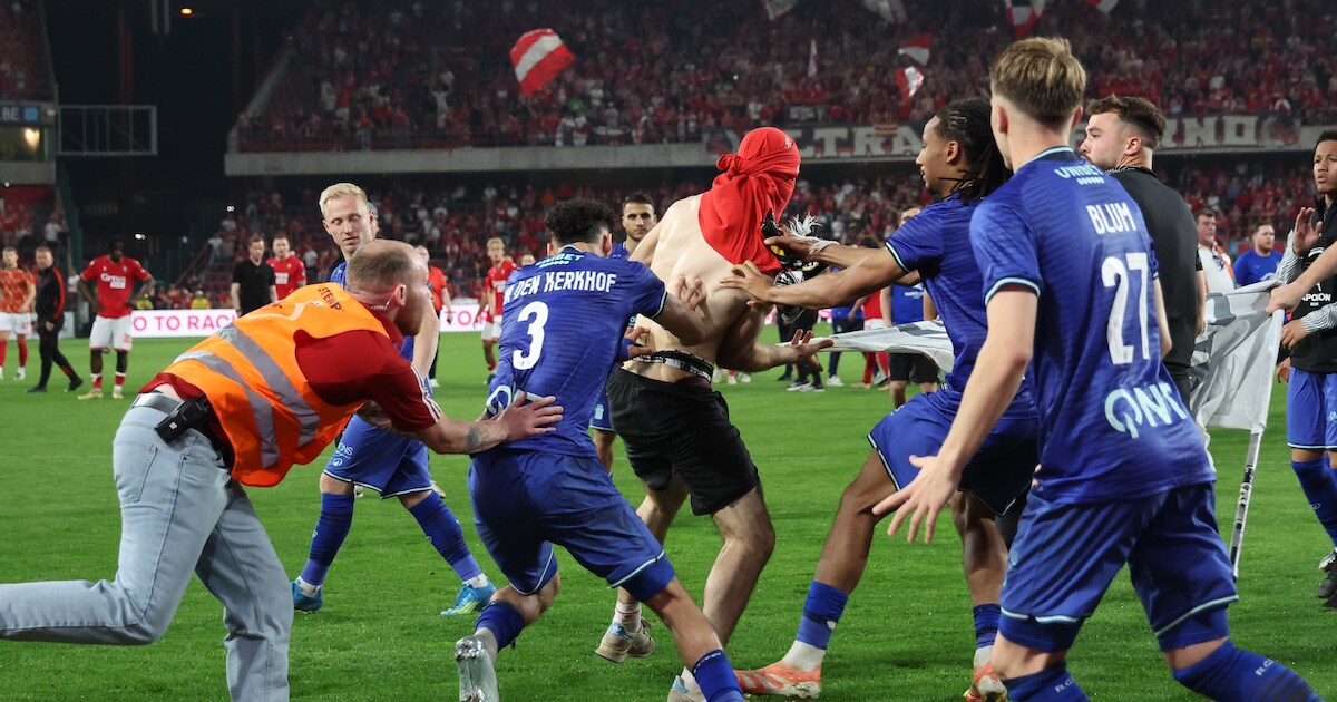 Hooligans van Belgische clubs raken slaags met elkaar én spelers na ...
