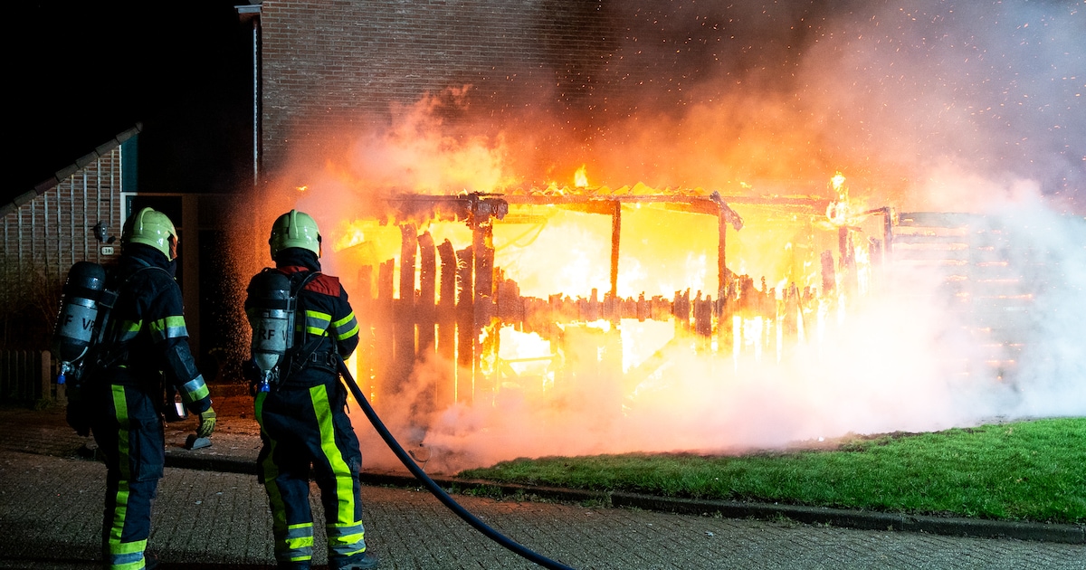 Uitslaande garagebrand aan de Koemaad in Oosterwolde