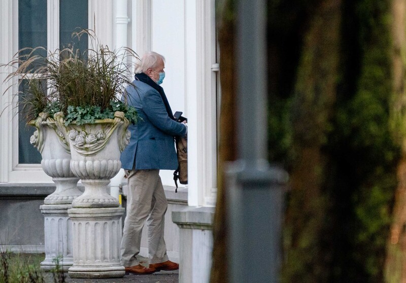 Jaap van Dissel komt aan bij het Catshuis voor een corona-overleg.