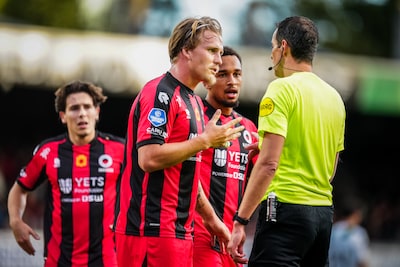 Excelsior lijdt door geblunder in verdediging pijnlijke thuisnederlaag tegen FC Groningen
