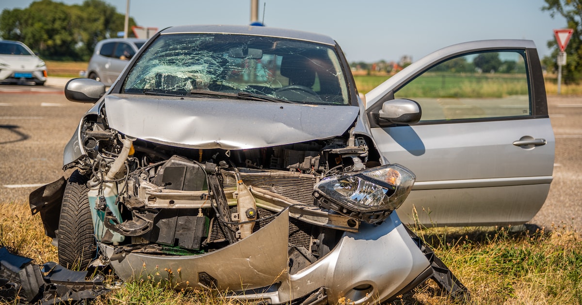 Forse schade na aanrijding tussen twee auto's in Doesburg
