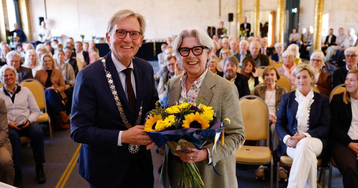Anita van Loon bijgeschreven in Gulden Boek Hilversum