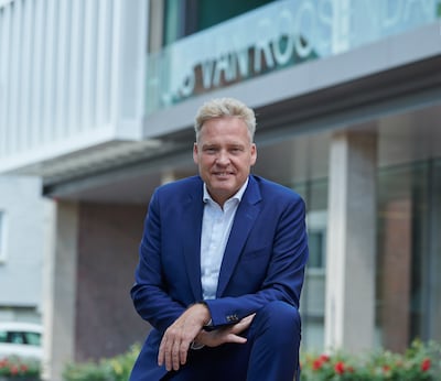 Ruim twee maanden na ernstig fietsongeluk is burgemeester Mark Buijs van Roosendaal weer thuis