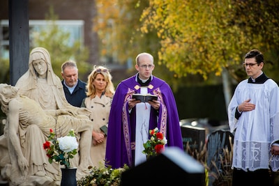 Pastoor Karel Donders verlaat de Betuwe: boegbeeld in roerige tijden vertrekt naar Twente
