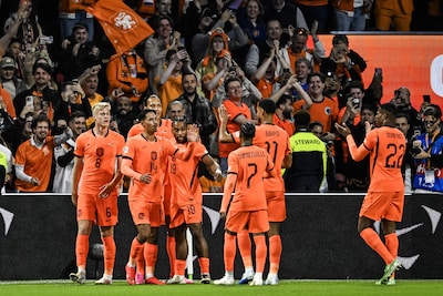 Van Dijk maakt eerste goal onder Xavi, maar treffer afgekeurd na lichte overtreding Brobbey op Ter Stegen