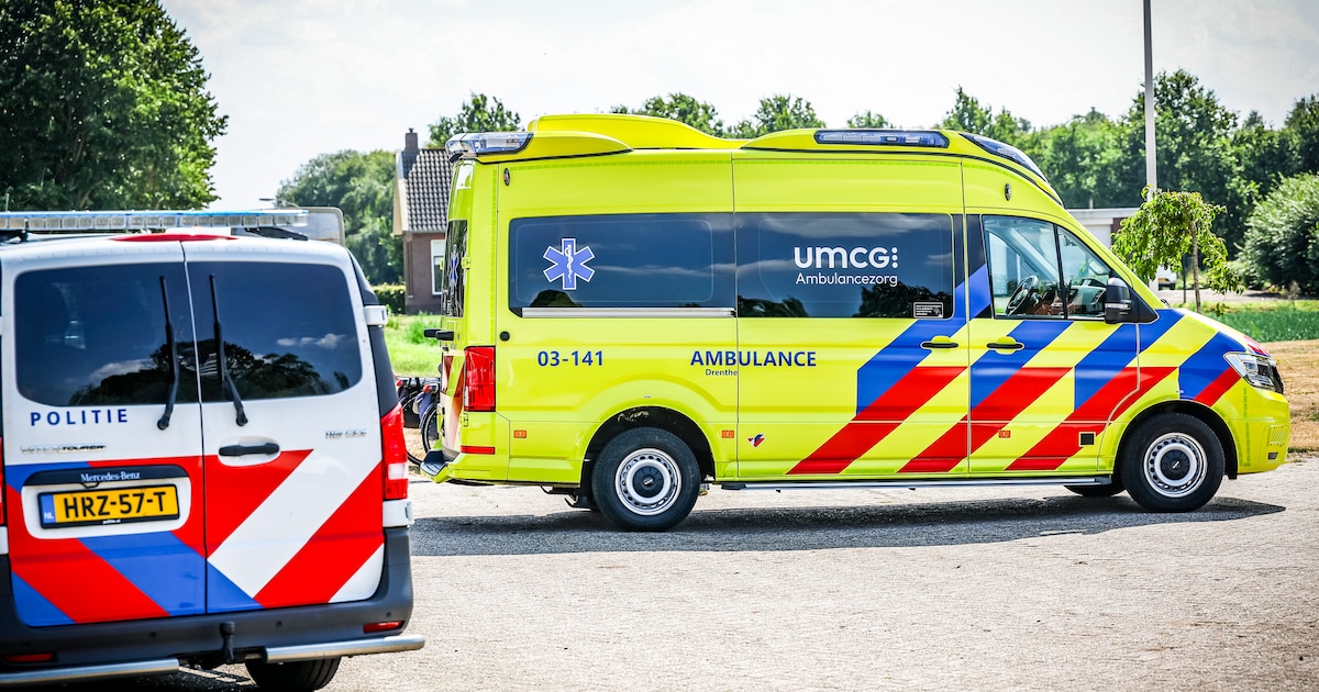 Fietser komt in botsing met paardentrailer in Emmer-Compascuum