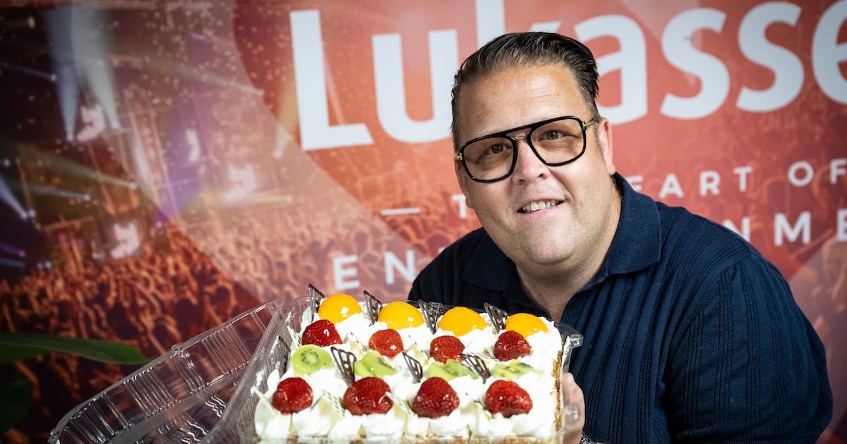 Gekkenhuis rond Rutger van Barnevelds nummer 1-hit: ‘Ik kom vaak niet eens boven de zaal uit’