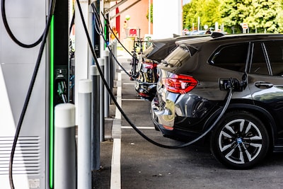 Going on holiday by electric car? Traveling to France is much cheaper than to Italy