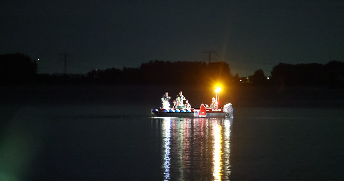 Zoekactie naar persoon in water in Zevenhuizen