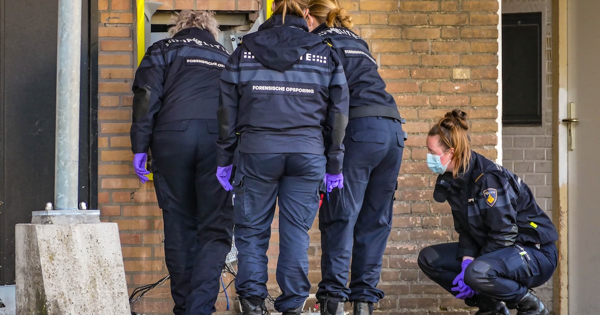 Politie lost waarschuwingsschoten bij achtervolging na plofkraak in Liendert