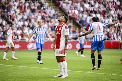 Dreun voor Ajax: Amsterdammers geven in eigen Arena ruime voorsprong uit handen tegen Heerenveen