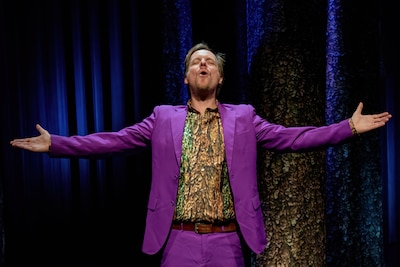 Patrick Nederkoorn speelt cabaret in openluchttheater Velp