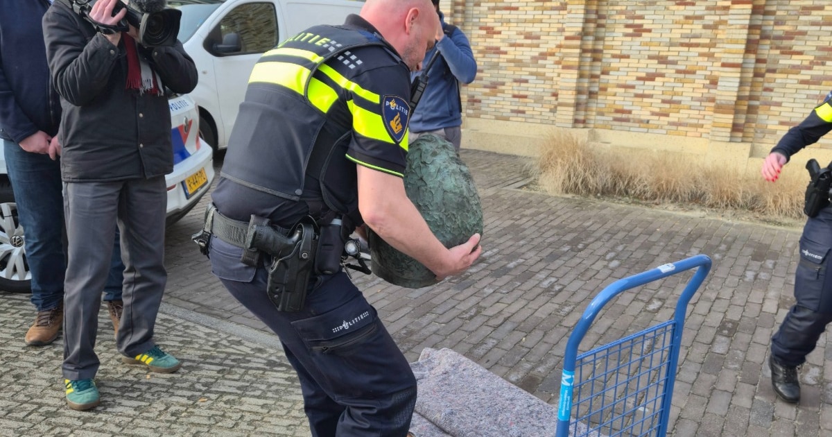 Gestolen borstbeeld Kornelis ter Laan terug bij gemeente Midden-Groningen