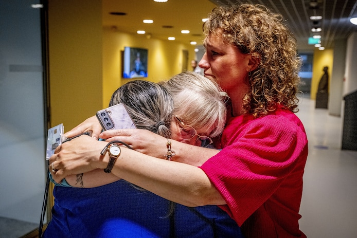 Voormalig SP-Kamerlid troost gedupeerde ouders.