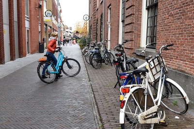 Extra stallingen voor fietsen in centrum Woerden en dit doet de gemeente nog meer tegen parkeeroverl