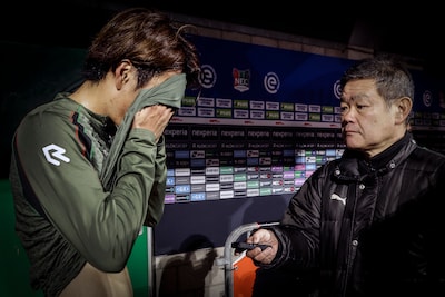 Maak kennis met reporter Toru (56), die alle Japanse voetballers in Nederland volgt, maar eigenlijk 