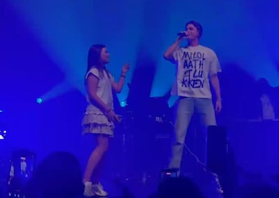 Jarige Charlotte wordt door Antoon op podium gehesen in Doornroosje: ‘Ik had geen tijd om diep in zi