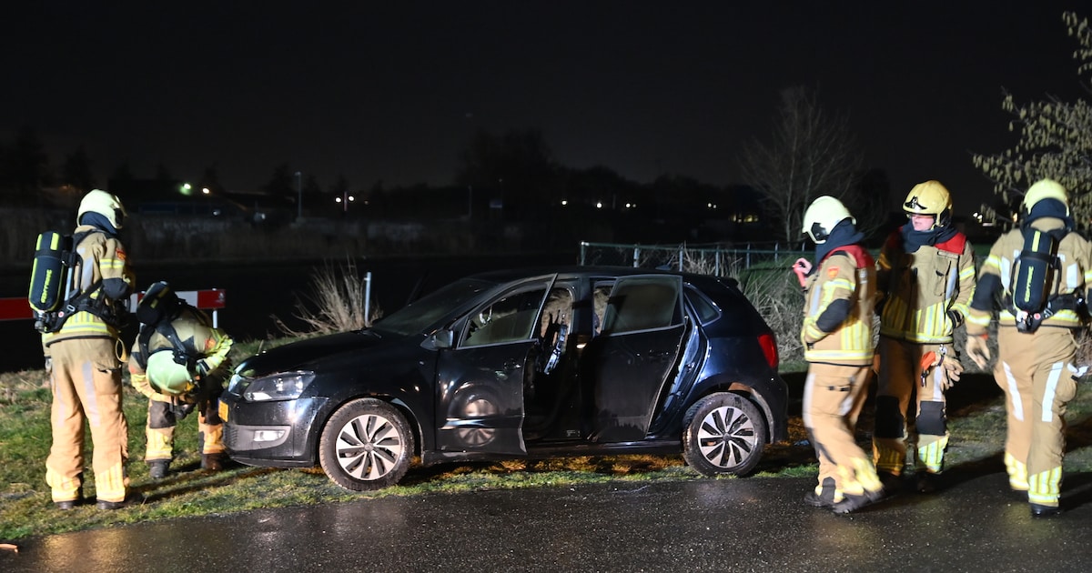 Geparkeerde auto vat vlam in Steenwijk