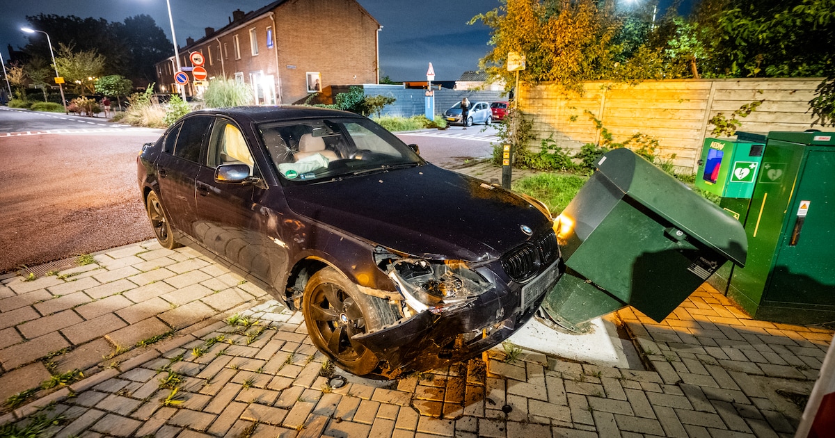 Auto botst op pompinstallatie op Goudse Rijweg in Boskoop