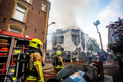 Bewoonster uit brandend huis gehaald: omliggende panden ook tijdelijk ontruimd