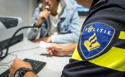 Rijbewijzen van beschonken bestuurders (24 en 27) ingenomen, reden slingerend en te hard