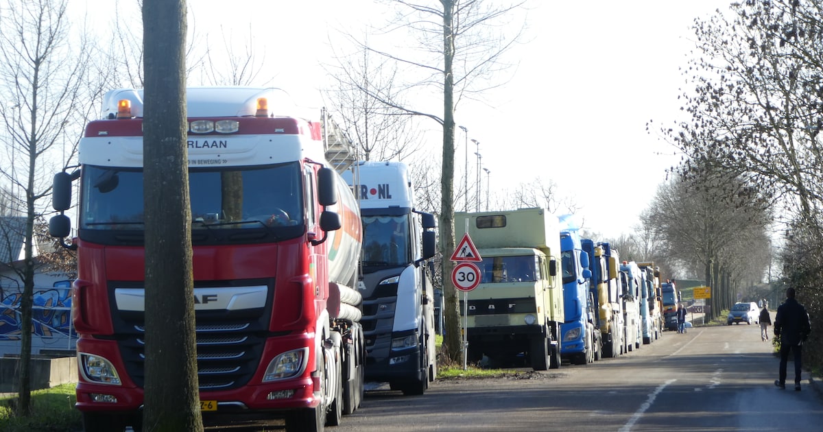 Lopik wil op termijn af van parkeren vrachtwagens bij sportvelden