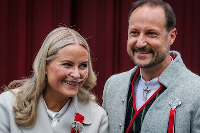Geen voorrang voor kroonprinses Mette-Marit bij longtransplantatie: ‘In Noorwegen is iedereen gelijk’