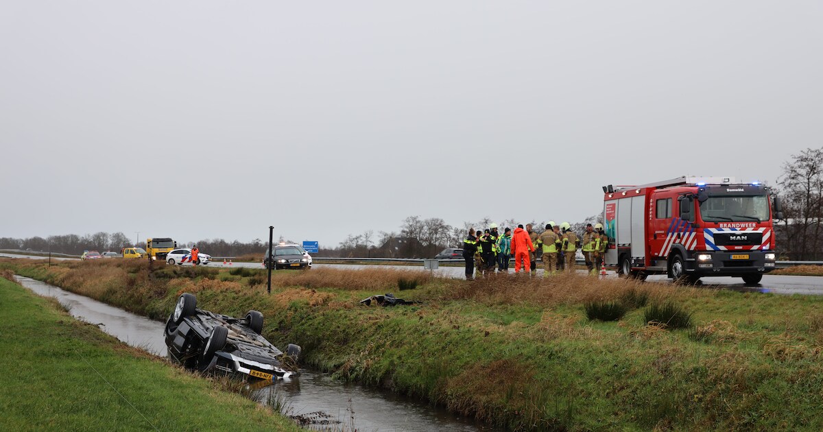 Opnieuw auto op de kop in sloot langs N356 bij de Valom