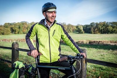 Arnhemmer Jan (62) fietste 2000 kilometer langs de Donau: ‘Er kwamen vijf wilde honden blaffend op m