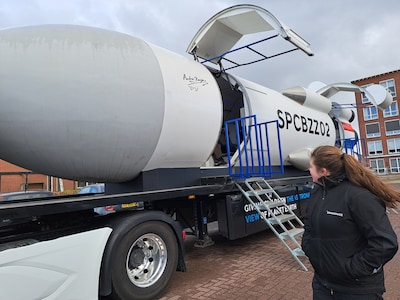 Vanuit Den Hoorn de hele wereld rond in een raket: ‘Laten zien hoe mooi en kwetsbaar de aarde is’