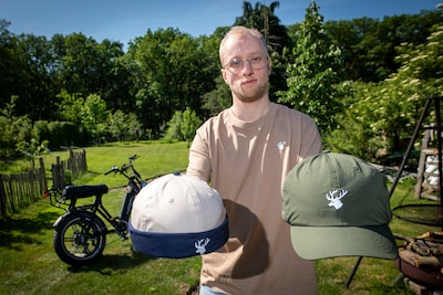 De fatbikehelm die je draagt als een pet: Bram (27) denkt dat jongeren dit wél willen dragen