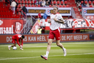 LIVE eredivisie | ADO Den Haag in wurggreep FC Twente, Ørjasæter knalt op de paal, Weghorst met grote kopkans
