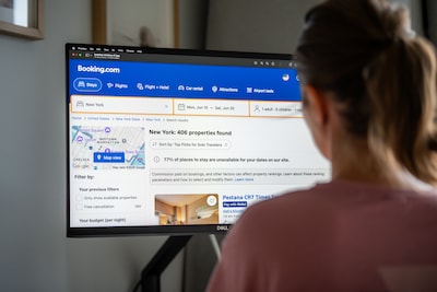 Booking opent jacht op chatoplichters en mailt Nederlandse vakantiegangers: ‘Stuur ons screenshots’