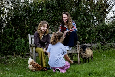 Zusjes Tessel en Bente werden gepest, nu leren ze kinderen zich te weren: ‘Dat heb ik toen zelf gemist’
