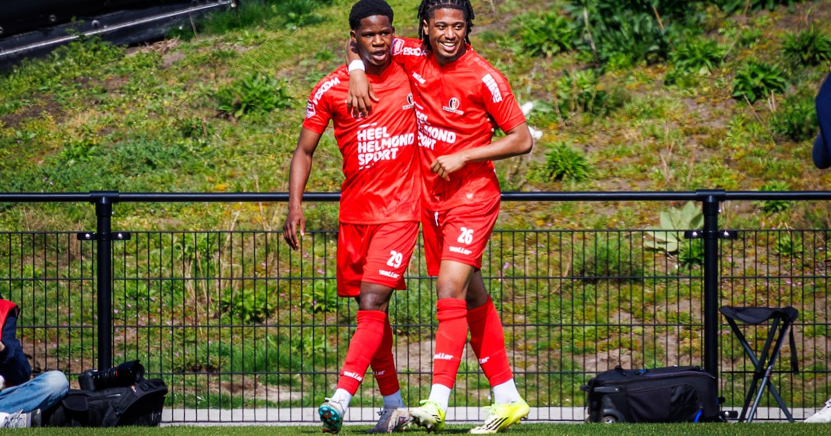 Talentvolle buitenspeler Onesime Zimuangana grijpt zijn kans bij Helmond Sport: ‘Die jongen heeft ie