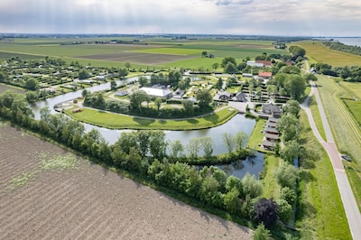 Moerdijk past polderwegen aan: eenrichtingsverkeer en fietspaden bij Willemstad
