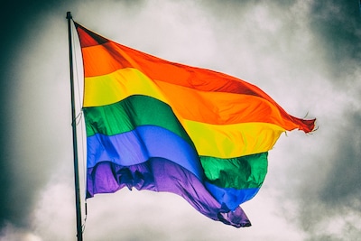 Stichting Regenbooggedachte uit Helmond naar Pride Eindhoven en eerste Hoge Hakken Race
