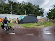 Gemeente Eindhoven verwijdert graffiti ‘Fuck Israël’: kunstenaar plaatst nieuwe boodschap