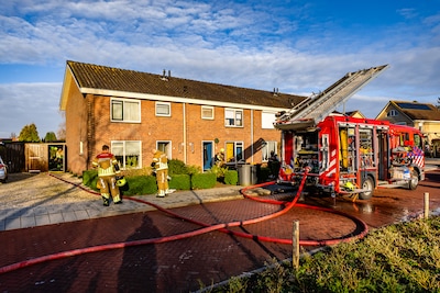 Brand in schuur achter woning: forse schade