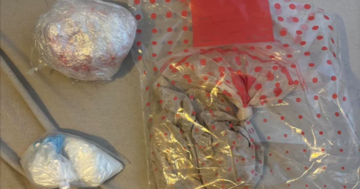 Politie vindt meer dan 1 kilo heroïne en 220 gram cocaïne in woning in Maastricht