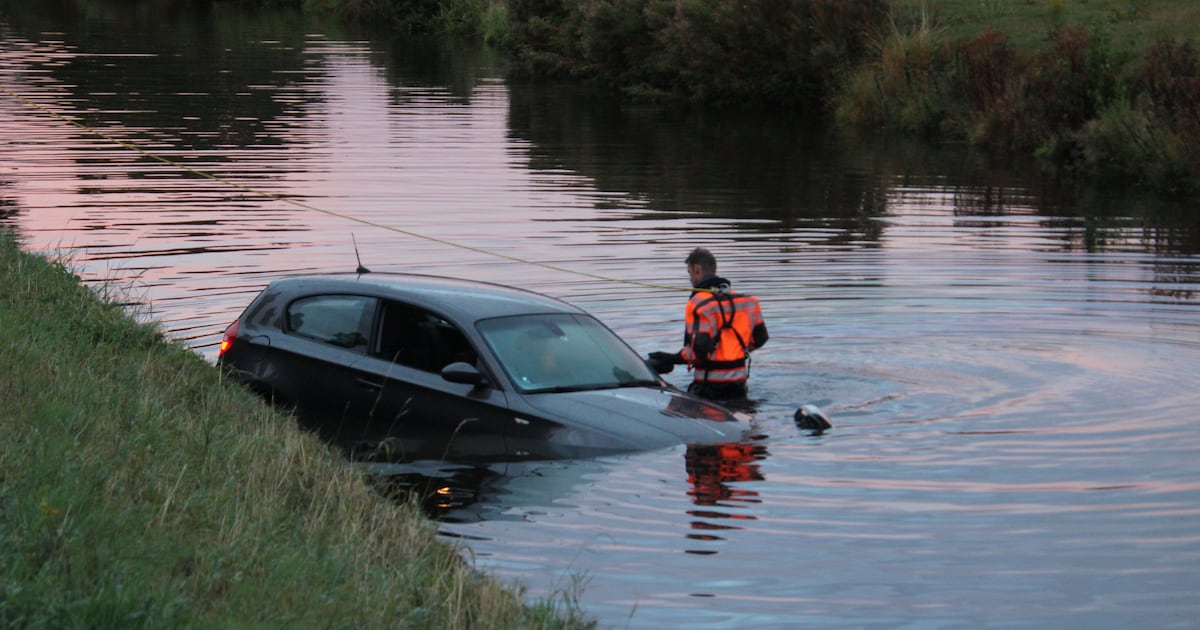 Automobilist belandt in het water Sint Pancras