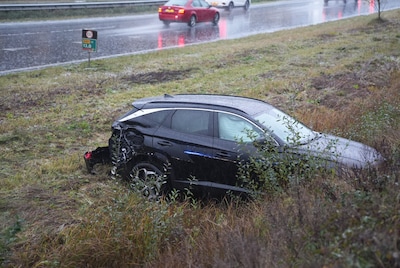 Plotse hagelbui maakt Midden-Brabantweg spekglad: twee ongelukken kort na elkaar