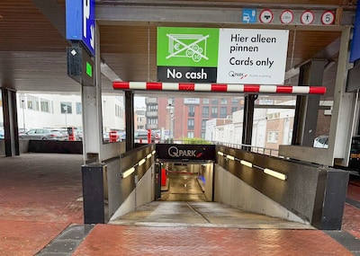 Richard helpt vrouw na poging tot inrijden in Arnhem, maar verdwijnt daarna spoorloos