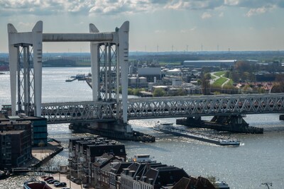 Stadsbrug tussen Zwijndrecht en Dordrecht nacht dicht voor onderhoud