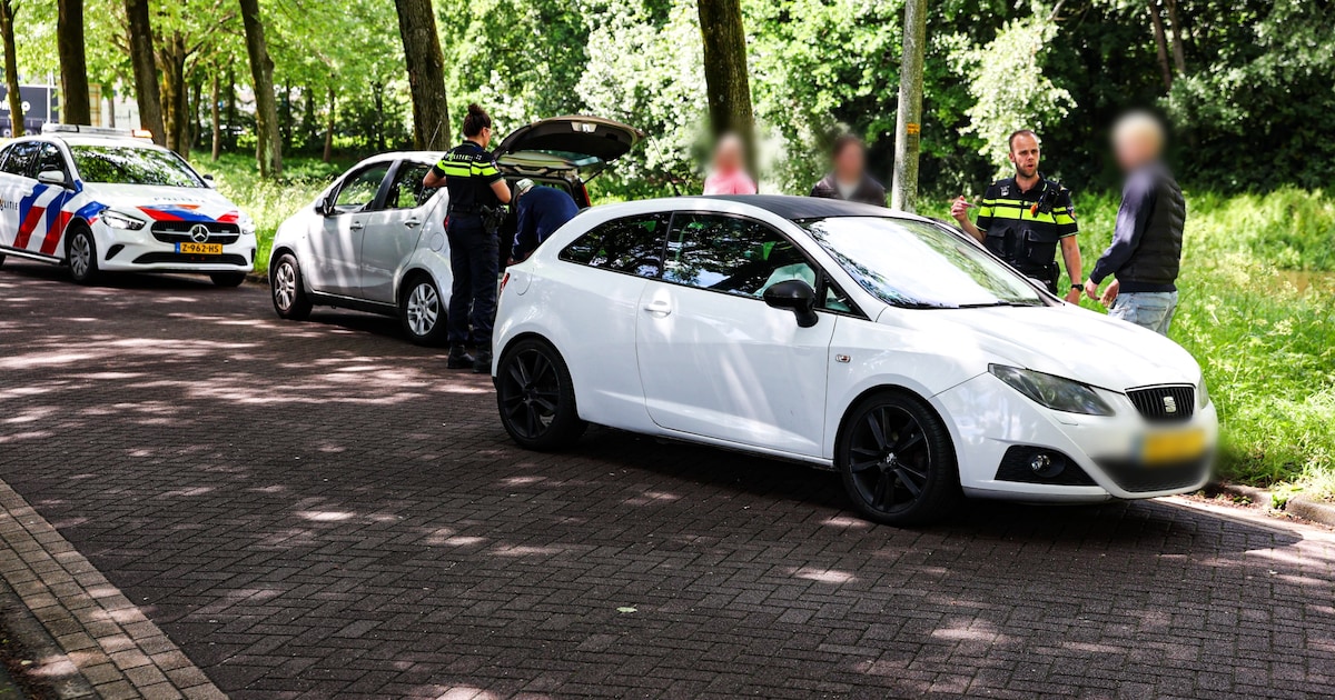Twee auto's lichtbeschadigd na botsing aan De Meer in Drachten
