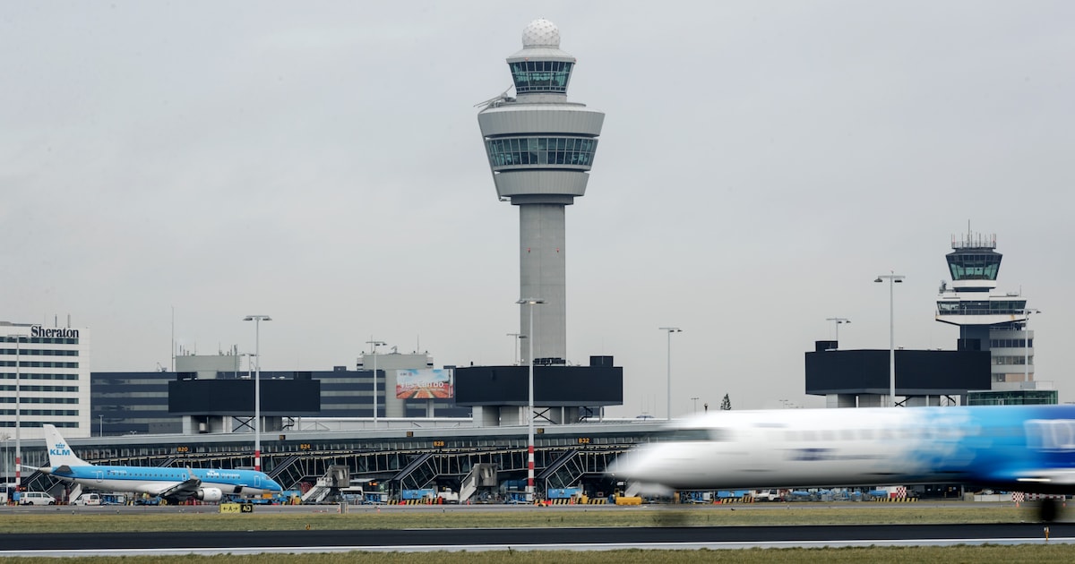 Groot alarm op Schiphol na voorzorgslanding Engels vliegtuigje